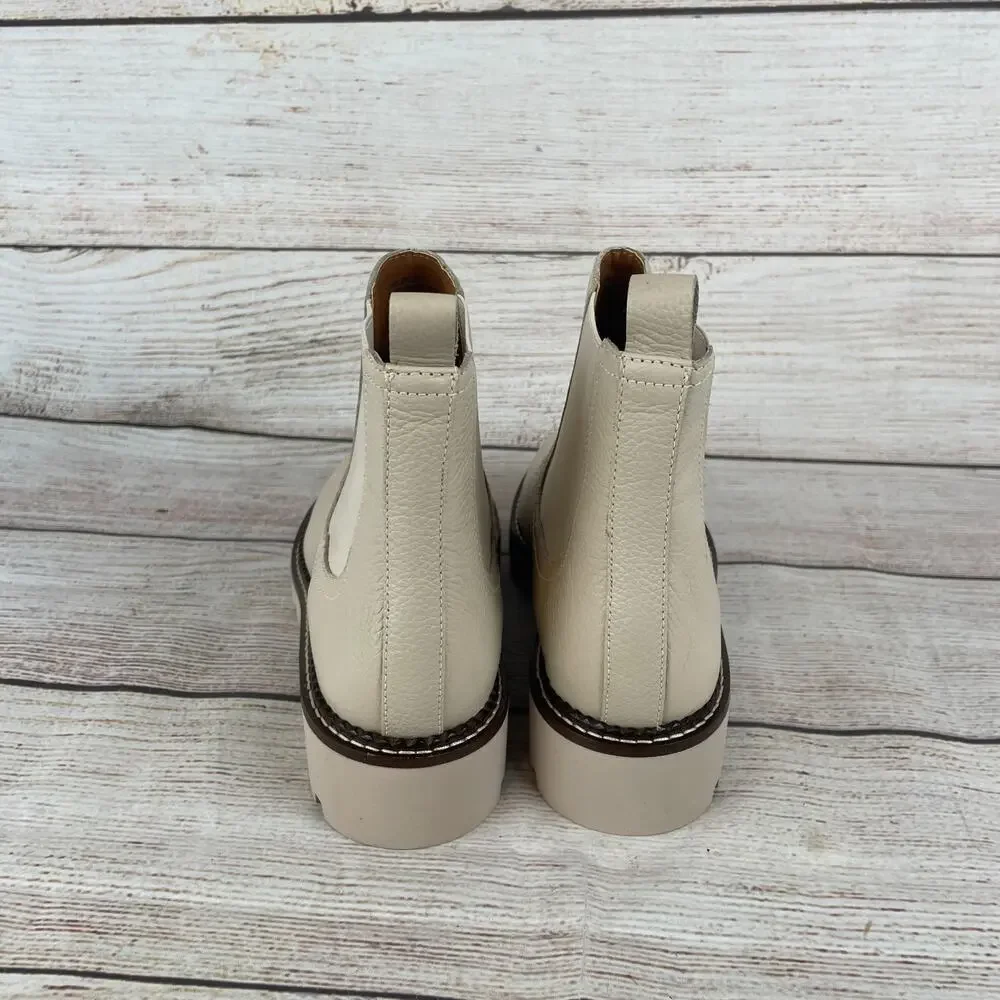 CASLON Miller Womens Sz 7M Chelsea Boots Tan Cream Water Resistant